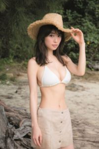 赤いドレスの泉里香 Indeed Cm女王は陽の当らないモグラ女子 その理由は ブラックペッパーハウス